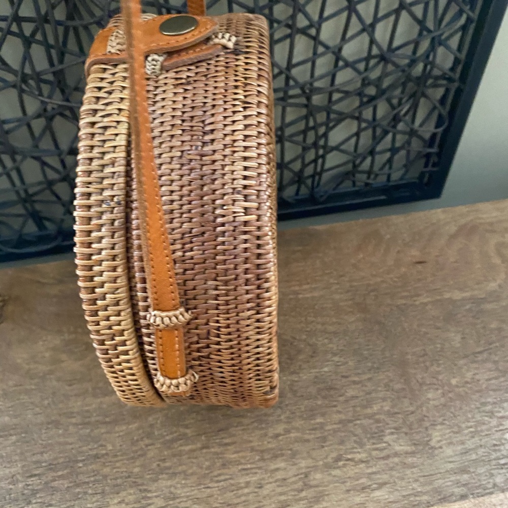 Crossbody - Picture 4 of 4